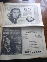 Bayram Gazetesi - 25 Mayıs 1955 - Kredi müessesesi yazan Selim Ragıp Emeç Başmakale - personel kanunun tetkiki tamamlanıyor - Şeker Bayramı bugün sona eriyor - Gülhane parkı'nda dönme dolaplarda insanlar fotoğraf - Kazablanka sokaklarında devriye gezen Fransız askerleri fotoğraf - Ann Bleyth yeni bir filmde rol aldı fotoğraf - Suna Soley cumartesi akşamı taç giyiyor fotoğraf - Celal Bayar'ın Lübnan seyahati - hilton'da boş oda kalmadı - İstanbul'un altında 2600 senelik bir şehir var Yazan Metin Ergin - büyük Meksika filmi Maça beyi Saray sinemasında - 1955 Tipi Leydi Macbeth fotoğraf - numunelik Migros arabası Bahar bayramında kullanılacak - Martine Carol Lüks tuvalet sabunu kullanıyor - Royal çikolata ve şekerleme fabrikası - İngiliz seçimlerinde muhafazakarlar şanslı - Kırkpınar güreşi fotoğraf - rakı şişesi ile meçhul sevgiliye mektup - 9. Avrupa basketbol Şampiyonası - İngiliz başvekili Sir Eden İşçi Partisi lideri ile hasbihalde fotoğraf - Siyam'da 104 Kızıl ajan Tevkif edildi