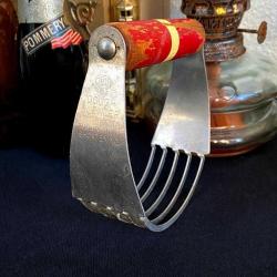 1950 American EKCO Ahşap Saplı Metal Hamur Karıştırıcı