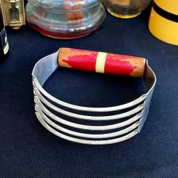 1950 American EKCO Ahşap Saplı Metal Hamur Karıştırıcı