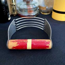 1950 American EKCO Ahşap Saplı Metal Hamur Karıştırıcı