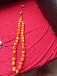 Sıkma toz kehribar karışımı uzunluğu 50 cm  habbe büyüklüğü  1.8 mm olan duvar dekoru küre kesim tespih