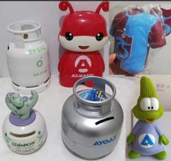 Koleksiyon dekor tasarım vintage retro nostalji hobi reklam promosyon kumbara lar. Aygaz BP Akbank Aygaz tüp Trabzonspor forma şeklinde dinozorus. Alt kapakları mevcut Akbankın anahtarı yok ufak tefek boya kusurları olsada form durumları iyi