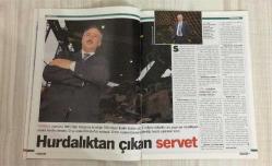 ARTIHABER HAFTALIK AKTÜALİTE DERGİSİ – SAYI 13 – 14–20 MART 1999 – 114 SAYFA – İSLAMCI RADYONUN DJ PAŞASI: EMEKLİ GENERAL ÜSKÜDAR FM’DE – BÜLENT ORAKOĞLU: “KÖSTEBEK SKANDALINDA CAHİLCE SUÇLANDIM” – HANEFİ AVCI: “SUSURLUK MAĞDURUYUM, DEMOKRASİ MÜCADELESİ VERİYORUM” – MURATHAN MUNGAN ARTIHABER İÇİN YAZDI: KEDİ, POZ, GÜZELLİK, OYUNCULUK – ÖZER ÇİLLER KONUŞTU: YARGIÇLAR, DAVALAR, ENİŞTE LAKABI, PELİSTER ÇİFTLİĞİ, TELEFON DİNLEME, TANSU ÇİLLER’İN GAFLARI, 28 ŞUBAT, ABD’DEKİ MALVARLIĞI, ALAATTİN ÇAKICI, ROGER TAMRAZ, KORKULARI, SEVDİKLERİ, TİCARİ FAALİYETLERİ, RUS ÇARLIĞI, BÜROKRAT ATAMALARI, SÖNMEZ KÖKSAL’DAN BRİFİNG – KOSOVA KRİZİ: ANKARA’NIN GÜNEYDOĞU KORKUSU – MİLLİYETÇİLİKLER ÇATIŞIYOR – ORTA YOL MÜMKÜN MÜ? – ŞİDDET SARMALI: SOLİ ÖZEL YAZDI – ÇEVRE CİNAYETİ: KİLYOS UZAYDAN GÖRÜNTÜLENDİ – KÜRK TARTIŞMASI: İMREN AYKUT VİZON TERCİHİNİ AÇIKLADI – DOĞUM KONTROL İĞNESİ UYGULAMASI BAŞLADI – EŞELEKLİLER GÖKÇEADA’YA MİNARELERİYLE GÖÇÜYOR – AB’NİN PATRONU ALMANYA: TÜRKİYE’YE YAKINMAK DÜŞÜYOR – 8