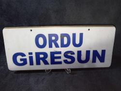 ViNTAGE otobüs güzergah tabelasi Adapazarı İstanbul  Ordu Giresun çift taraflıdır. her iki yüzü birbirinden farklıdır. resimlerde iki yüzü ve ölçüleri gösterilmiştir  orjinaldir #tdkoleksiyonotobusguzergah #tdkoleksiyontabela