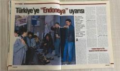 ARTIHABER HAFTALIK AKTÜALİTE DERGİSİ – SAYI 25 – 6–12 HAZİRAN 1998 – 114 SAYFA – ÇİLLER’E SUNULAN ALEVİLERİ SÜNNİLEŞTİRME RAPORU: CEMEVLERİNE AĞIR SUÇLAMALAR – 260 SAYFALIK “DEVLETİ ISLAH PROJESİ” DEMİREL’İN ÖNÜNDE – DİYANET ESKİ BAŞKANI SÜLEYMAN ATEŞ: “KADINLAR DA EZAN OKUSUN” – IMF’DEN TÜRKİYE’YE UYARI: “ENDONEZYA’YA DÖNEBİLİRSİNİZ” – MURAT BELGE: “SIĞLIKTA ÇAĞI YAKALADIK” – LIFE-STYLE HAPLAR GÜNDEMDE: SAÇ DÖKÜLMESİ, DEPRESYON, CİNSEL İKTİDARSIZLIK, YAŞLANMA, UYKU BOZUKLUĞU, MENAPOZ – PARTİZAN İTİRAFLARI: RAMAZAN OĞUZ AKSAL’DAN ANAP DOSYASI – SÜLEYMAN ATEŞ’TEN DİNDE YENİLİKÇİ YAKLAŞIMLAR – 17 YAŞINDAKİ MUCİT CEM ERDOĞAN’IN İCADI İÇİN ORDU VE KOMBASSAN YARIŞTA – IMF’DEN 8 MAYIS MEKTUBU: EĞİTİM VE SAĞLIKTAKİ UÇURUM TEHLİKELİ NOKTADA – “TOPLUM PATLAMA NOKTASINDA” – BAŞKANLIK SİSTEMİ TARTIŞMASI: İKİ MECLİSLİ MODEL VE GENİŞ YETKİLİ CUMHURBAŞKANI – “ÖTEKİ OLMANIN DAYANILMAZ AĞIRLIĞI”: ERMENİ SOYKIRIMI TASARISI – ALİ TALİP ÖZDEMİR İSTANBUL BELEDİYE BAŞKANLIĞINA HAZIRLANIYOR – ANKARA GECELER