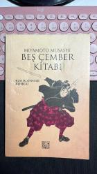 BEŞ ÇEMBER KİTABI - KLASİK STRATEJİ REHBERİ - GO RİN NO SHO - MIYAMOTO MUSASHI - ANAHTAR KİTAPLAR YAYINEVİ ÜÇÜNCÜ BASIM 2006 - BAZI SAYFALARDA ALTI ÇİZİLİ SATIRLAR VAR AYRICA ÖN VE ARKA KAPAKTA UFAK EZİLMELER VAR HALİYLE...