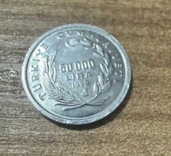 1999 yılına ait Türkiye Cumhuriyeti FAO (Gıda Güvenliği) temalı 50.000 Lira hatıra parasıdır. Orijinal ve temiz durumdadır, koleksiyon için uygundur