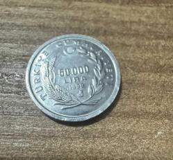 1999 yılına ait Türkiye Cumhuriyeti FAO (Gıda Güvenliği) temalı 50.000 Lira hatıra parasıdır. Orijinal ve temiz durumdadır, koleksiyon için uygundur