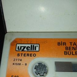 Kaset Bülent Ersoy Bir tanrıyı birde beni unutma albümü. Orijinal Uzelli 540 Alman baskı. Kaset ve kartonette yazı var. Sorunsuz çalışıyor.