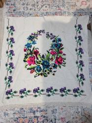 ETAMİN ÜZERİNE KANAVİÇE İŞLEME OCAK ÖRTÜSÜ 90X90 CM