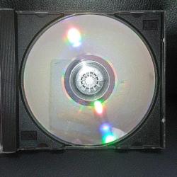 CD İbrahim Tatlıses acı gerçekler albümü. Orijinal 1991 Türküola Alman baskı. Disk 10 üzerinden 8,5 Baştan sona dinlendi sorunsuz çalışıyor. Koleksiyonluk.