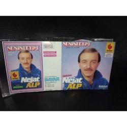 CD Nejat Alp seninleyim /sıksa da canını / taverna albümü. Orijinal Bayar Alman baskı. Dinlemeyi etkilemeyen çizikler var. Sorunsuz çalışıyor. ULTRA NADİR