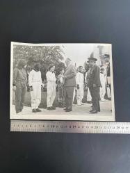 CEVDET SUNAY havacı gençlerle fotoğraf koleksiyonluk
