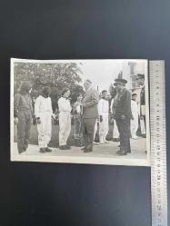 CEVDET SUNAY havacı gençlerle fotoğraf koleksiyonluk