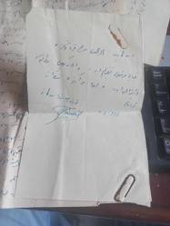 İçinde çeşitli konular bulunan 4 saydalık mekup. Üzrinde de bir not iliştirilmiş.