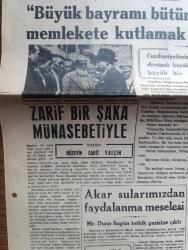 Ankara Gazetesi - 23 Ekim 1948 - Zarif bir şaka münasebetiyle yazan Hüseyin Cahit Yalçın Başmakale - İsmet İnönü veciz bir nutuk verdi - İsmet İnönü son seyahatlerinden birinde köylülerimiz ise hasbihalde bulunurken fotoğraf - İsmet İnönü Cumhuriyet bayramını bütün yüreğimde memleketle kutlamak istiyorum dedi - Amerika ve batı Birliği - akarsularımızdan faydalanma meselesi - Londra halkevinde türk resim sergisi - Picasso karım dünyanın en güzel kadınıdır diyor fotoğraf - dakikada 1 milyon kelime nakleden alet - Birleşmiş Milletler günü yarın kutlanıyor - korkulu geceler yazan Georges Simenon çeviren Çetin Altan - Silik çehreler filmi park ve sus sinemalarında - radyo programı - yüksek ses sanatkarı Hacer Buluş kemani Hasan Şenbülbül ve Bestekar dramalı Hasan sus sinemasında - Nadya ve arkadaşları Ulus sinemasında - yazlık Yıldız sinemasında Harun Reşit'in gözdesi - Ankara Halkevinde İngilizce kursları - Beşiktaş Hilal maçı - Ankaragücü Hacettepe maçı - okullar arası atletizm yarışları