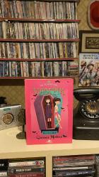 Kız Kardeşim Vampir Serisi 5 Kitap Takım 1 Ben O, O Ben - 2 Harikampir - 3 Yeniden Doğuş - 4 Vampirella - 5 Gerçekler