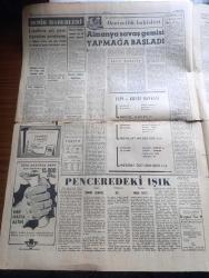 Dünya Gazetesi - 15 Eylül 1954 - herkes vazifesini yapmalı kafi yazan Falih Rıfkı Atay Başmakale -  bir yolsuzluğun on dört maddelik hikayesi - Bahar Bayramı sergisine ait müfettiş raporunu neşrediyoruz - 1954 Türkiye fotoğraf kraliçesi seçiminde 24 No.lu Yıldız Akyüz'e oy veren okuyucular arasında kura çekildi fotoğraf - Bahar bayramında Celal Bayar'ın elini öpen belediye hesap müdürü Enver Aşkın fotoğraf - Almanya'nın kalburüstü sanat tenkitçilerinden Flemming ile bir konuşma - sahte imza ile para çekenler fotoğraf - sümerbank'ta damga pulu yolsuzluğu - penceredeki ışık çeviren Melih Cevdet yazı dizisi - Almanya savaş gemisi yapmaya başladı yazan Refik Özgener - Muzaffer kayalıbay davası tanıkları Dün de yargılandı - Gündüz Kılıç antrenörlükten istifa etti - Yapı ve Kredi Bankası - Türk Ekspres bank - otomobil plakaları değiştiriliyor - şu garip memleket yazan Bedii Faik çizen Semih Balcıoğlu - arı bisküvileri - nevrozin - Ziraat Bankası - Gripin - Özel Anadolu Lisesi kayıtları