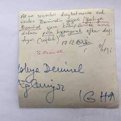 KLASİK TÜRK MÜZİĞİ SANATÇISI ve BESTECİ TANER ŞENER'İN ORİJİNAL FOTOĞRAFI - 12 x 12 cm EBADINDA - AP'NİN SEÇİMLERİ KAYBETMESİNE ÇOK ÜZÜLEN SÜLEYMAN DEMİREL'İN YEĞENİ YAHYA DEMİREL GECE KULÜPLERİNDE AVUÇ DOLUSU PARA HARCAYARAK EFKAR DAĞITTIĞI SÜREÇTE TANER ŞENER'LE BİRLİKTE İÇERKEN ÇEKİLMİŞ BİR KARE, 17 ARALIK 1973