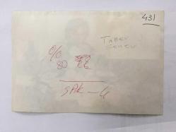 KLASİK TÜRK MÜZİĞİ SANATÇISI ve BESTECİ TANER ŞENER'İN ORİJİNAL AJANS-BASIN FOTOĞRAFI (KAĞIT BASKI) - 18 x 12 cm EBADINDA - TANER ŞENER KENDİSİNE GELEN MEKTUPLARI MASASINDA OKURKEN ÇEKİLMİŞ BİR KARE