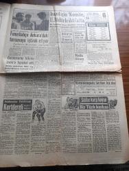 Her Gün Gazetesi - 15 Eylül 1961 - öğleye kadar 12 ölüm cezası 23 müebbet 174 muhtelif hapis 31 beraat kararı verildi - tarihi karar - milli birlik komitesi irtibat bürosunun bu sabahki tebliği - yüksek Adalet divanı başkanı Salim Başol fotoğraf - Adnan Menderes hasta olduğundan bugün duruşmada yoktu - Amerika 16 harp gemisi ödünç veriyor - milli birlik komitesi bu gece idam kararlarını gözden geçirip neticelendirecek - Cumhuriyetçi Köylü Millet Partisi hariç diğer partilerin yoklama sonuçları sürprizli - genel seçim hazırlıkları - notlar yazan Ülkü Gürtünca Ongun - Parti liderlerinin önemli kararları - yılanlı köşk yazan Necdet  Aldemir Yazı Dizisi - emeviler haşimiler yazan Yakup Özdemir Yazı Dizisi - pehlivanlar pehlivanı Kurtdereli Mehmet yazan Kispetli Yazı Dizisi - Fenerbahçe Ankara'daki turnuvaya iştirak ediyor - İtalya işiyle uğraşan Can Bartu ve milli takım meselesinden itilaf konusu olan İsmail antrenmanda Fikret Kırcan ile birlikte görülüyor fotoğraf - Galatasaray İzmir'e