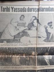 Her Gün Gazetesi - 15 Eylül 1961 - öğleye kadar 12 ölüm cezası 23 müebbet 174 muhtelif hapis 31 beraat kararı verildi - tarihi karar - milli birlik komitesi irtibat bürosunun bu sabahki tebliği - yüksek Adalet divanı başkanı Salim Başol fotoğraf - Adnan Menderes hasta olduğundan bugün duruşmada yoktu - Amerika 16 harp gemisi ödünç veriyor - milli birlik komitesi bu gece idam kararlarını gözden geçirip neticelendirecek - Cumhuriyetçi Köylü Millet Partisi hariç diğer partilerin yoklama sonuçları sürprizli - genel seçim hazırlıkları - notlar yazan Ülkü Gürtünca Ongun - Parti liderlerinin önemli kararları - yılanlı köşk yazan Necdet  Aldemir Yazı Dizisi - emeviler haşimiler yazan Yakup Özdemir Yazı Dizisi - pehlivanlar pehlivanı Kurtdereli Mehmet yazan Kispetli Yazı Dizisi - Fenerbahçe Ankara'daki turnuvaya iştirak ediyor - İtalya işiyle uğraşan Can Bartu ve milli takım meselesinden itilaf konusu olan İsmail antrenmanda Fikret Kırcan ile birlikte görülüyor fotoğraf - Galatasaray İzmir'e