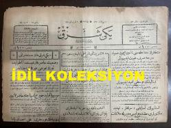 Osmanlıca Yeni Şark Gazetesi, Orijinal Dönem Basım -Ottoman Newspaper- 9 Kasım 1921 - Sayı: 38 - Hicri: 7 Rebiülevvel 1340 - Rumi: 9 Teşrin-i Sani 1337 - Yunan Ordusunu Terhis, Harbe Nihayet Vermek İsteyen Kostantin Aleyhine Atina'da Galeyan Son Derece İmiş - Atina'da Nafile Yere Harbe Atıldıkları Yavaş Yavaş Anlaşılmaya Başladı - Müttefiklerin Müdahelesini Temin İçin Son Derece Sarf-ı Gayret Ediyorlar - Gunaris Ve Baltacis Paris'e Tekrar Giderek Fransız Ricaliyle Bir Kere Daha Görüştükten Sonra Roma'ya Azimet Edecekler - Vaziyet-i Hazıra Karşısında Anadolu'da Türk Taarruzu Gayr-i Kabil-i İctinabtır - Mösyö Loyd Corc Seyahata Hazırlanıyor - Ali İhsan (Sabis) Paşa'nın Beyanatı - Harp Esiri Olarak Atina'da Bulunmakta Olan Cafer Tayyar Bey Hakkında - İstanbul'un Asayişi: Sirkatler, Tehdit Mektupları Hakkında Polis Müdürü Esat Bey İle Mülakat - Ekalliyetler Meselesi - Trakya'nın Kendilerinde Kalacağını Umuyorlar - Yunanlıların Rusya'da Aleyhimizdeki Entrikaları Nasıl Suya Düştü?