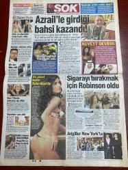 ŞOK GAZETESİ DOĞUM GÜNÜ HEDİYESİ - 2 HAZİRAN 2009 - TAM TAKIM 12 SAYFADIR -Rıdvan Dilmen-Recep Tayyip Erdoğan-Sezen Aksu-Nilay Dorsa-Deniz Akkaya-Zerrin Özer-Ziynet Sali-Yalın-Berrak Tüzünataç-Özgü Namal-Tuğba Ünsal-Cem Yılmaz-Seçkin Piriler-Demet Akalın-Bendeniz-Yıldız Tilbe-Hülya Avşar-Tuba Ünsal-Münevver Güler-Kahraman Saraç-Vatkan Aras-Kaan Özbek Esrarengiz yat-Krizin altından altınla çıkacağız-Öz kızının kafasını mezarlıkta kesti-Genç sevgili erkeğin ömrünü uzatıyor-Azrail’le girdiği bahsi kazandı-Kuveyt devrimi-En güzel kızlar Kolombiya’da-Sigarayı bırakmak için Robinson oldu-Jetgiller New York’ta-Latin Amerika gibi Miami-Unutulmayan anılar aldatılanlar aldatılır-Demet’in neyin kraliçesi olduğunu herkes biliyor-Karı koca düellosu-Kanlı pantolon kavgası-Kamyon yandı herkes seyretti-Benzini çakmakla kontrol ettiler