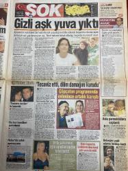 ŞOK GAZETESİ DOĞUM GÜNÜ HEDİYESİ - 14 MAYIS 2009 - TAM TAKIM 12 SAYFADIR - KATE’DEN SEVGİLERLE HUMMER POSTERİ TAM SAYFA - Recep Tayyip Erdoğan-Kemal Kılıçdaroğlu-Ahmet Çakar-Necati Şaşmaz-Bergüzar Korel-Oktay Kaynarca-Noella Nance-Dr. Figen Ökten-Hakan Tankut-Anna Babkova-Tuğba Özay-Barack Obama-Yılmaz Erdoğan-Hadise-Aykut Gürel-Seden Gürel-Seren Serengil-Hakan Eratik-Yeşim Salkım-Kenan Doğulu-Burcu-Kenan İmirzalioğlu-Meryem Uzerli Top Erdoğan’da-İşyerinde öpüşmek serbest-Çakar: Polat’ı görsem kahya sanırdım-Yazıklar olsun-Kılıçdaroğlu metrobüs skandalına el koydu-Türk erkeklerine övgüler yağdırdı-İlk elemde birinci-Kewell Owen için devrede-Noella’nın ilginç tutkusu-Ve masal bitti-Ekranlarda Asenaca konuşacak-Sevgilisiyle el ele yakalandı-Gizli aşk yuva yıktı-Tecavüz etti dilim damağım kurudu-Çöpçatan programında evlenince ortalık karıştı-Çok çirkindim ve çok korktum-Doğamda var deyip aldatan eşini affetti-Seren para kazanacak-Ahlaksızlık yapmıyorum