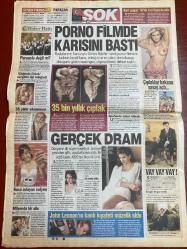 ŞOK GAZETESİ DOĞUM GÜNÜ HEDİYESİ - 15 MAYIS 2009 - TAM TAKIM 12 SAYFADIR - HEİDİ’DEN SEVGİLERLE CHEVROLET POSTERİ TAM SAYFA - Didem Uzel-Megan Fox-Angelina Jolie-Quentin Tarantino-Diane Kruger-Zaza Enden-Ece Gürsel-Serdar Ortaç-Aysun Kayacı-Senem Şahin-Beren Saat-Bülent İnal-Ahmet Mümtaz Taylan-Nehir Erdoğan-Dr. Figen Ökten-Nilay Dorsa-Aykut Kocaman-Kemal Çınar-Ayşegül Korkmaz-Hakan Eratik-Yeşim Salkım-Mustafa Erdoğan-Gülben Ergen Kredi borcu gırtlağı aştı-Porno filmden karısı çıktı-Megan’da her yol varmış-Didem’den erkeklere öpüşme tüyoları-Honda uçtu-‘Üzmez’i üzme yoksa keseriz’-Gerçek dram-35 bin yıllık çıplak-Vay vay vay-Hezimet cebine gelsin-Zaza Ece’yi yerden yere vurdu-6 günlük gelinden profesyonel cinayet-Dersimiz gaz bombası-Erkeklere öpüşme tüyoları verdi-Büyük aşk yeniden alevlenecek-Beren kafaları karıştırdı-Aysun’un kilometresi doldu