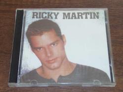 RICKY MARTIN - LIVIN LA VIDA LOCA ..  DÖNEM BASKISI MÜZİK CD SİDİR.