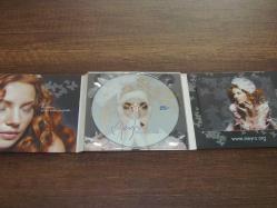 MEYRA - BAŞKA BİR KADIN   . . DÖNEM BASKISI MÜZİK CD SİDİR.