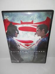 Dvd Batman ve Superman adaletin şafağı. Batman V Superman dawn of justice. Orijinal. Türkçe dublaj ve altyazı seçenekli. Çalışmasını etkilemeyen çizikler var. sorunsuz  çalışıyor.