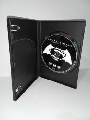 Dvd Batman ve Superman adaletin şafağı. Batman V Superman dawn of justice. Orijinal. Türkçe dublaj ve altyazı seçenekli. Çalışmasını etkilemeyen çizikler var. sorunsuz  çalışıyor.