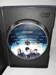 Dvd Harry Potter ve Zümrüdüanka Yoldaşlığı. Orijinal. Türkçe desteği YOK. Diller İngilizce ve Fransızca. Çalışmasını etkilemeyen çizikler var. sorunsuz  çalışıyor.