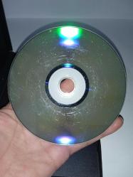 Dvd Yüzüklerin efendisi yüzük kardeşliği. Orijinal. Türkçe dublaj ve altyazı seçenekli. 2 disk. Disklerde çalışmasına engel olmayan yoğun çizikler var. Baştan sona sorunsuz çalışıyor.