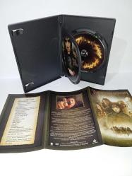 Dvd Yüzüklerin efendisi yüzük kardeşliği. İki diskli Versiyon. Orijinal. Türkçe dublaj ve altyazı seçenekli. 2 disk. Disklerde çalışmasına engel olmayan  çizikler var. Baştan sona sorunsuz çalışıyor