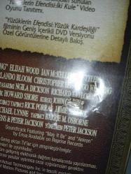 Dvd Yüzüklerin efendisi yüzük kardeşliği. İki diskli Versiyon. Orijinal. Türkçe dublaj ve altyazı seçenekli. 2 disk. Disklerde çalışmasına engel olmayan  çizikler var. Baştan sona sorunsuz çalışıyor