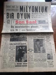 Son Saat Gazetesi - 1 Mayıs 1963 - haldeki keyfi fiyat artışları devam ediyor - Necdet Uğur'un işe el koyması bekleniyor - zabıta müdürü Cahit korlu dün gece işportacı kovaladı - Dış memleketlere gitmek için 96 bin işçi sıra bekliyor - Bahar Bayramı Emirgan korusu'nda büyük neşe içinde kutlandı fotoğraf - trafik kazası geçiren Lale Oraloğlu mucize kabilinden kurtuldu fotoğraf - Makarios İle Doktor Fazıl Küçük görüştü - Krutçef İle Fidel Castro arasındaki görüşme çok samimi geçmiş - hür dünyada 1 Mayıs - basketbolda Galatasaray Fenerbahçe karşı karşıya - atletizm milli takımı gidiyor - Garbis Zakaryan Nakavt oldu - sanatkar kardeşler Çalıkuşları Şehzadebaşı Kulüp Sinemasında - Foto Sema - edebiyatçılar birliği'nin edebiyat gecesi - Tamer Yiğit Türkan Şoray çapkın Kız filminde fotoğraf - Muhterem Nur ve Ahmet Mekin gurbet yolcularında fotoğraf - Göksel Arsoy fotoğraf - Fatma Girik ve Orhan Günşiray bir hizmetçi kızın hatıra defterinin bir sahnesinde fotoğraf - Suphi Kaner iyileşti