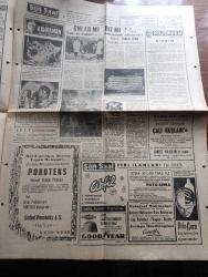 Son Saat Gazetesi - 1 Mayıs 1963 - Haldeki Milyonluk Oyun Başkan Necdet Uğur'un işe el koyması bekleniyor - Bakırköy Akıl Hastanesinde Napolyon Tablosu - Dış memleketlere gitmek için 96 bin işçi sıra bekliyor - Bahar Bayramı Emirgan korusu'nda büyük neşe içinde kutlandı fotoğraf - trafik kazası geçiren Lale Oraloğlu mucize kabilinden kurtuldu fotoğraf - Makarios İle Doktor Fazıl Küçük görüştü - Krutçef İle Fidel Castro arasındaki görüşme çok samimi geçmiş - hür dünyada 1 Mayıs - basketbolda Galatasaray Fenerbahçe karşı karşıya - atletizm milli takımı gidiyor - Garbis Zakaryan Nakavt oldu - sanatkar kardeşler Çalıkuşları Şehzadebaşı Kulüp Sinemasında - Foto Sema - edebiyatçılar birliği'nin edebiyat gecesi - Tamer Yiğit Türkan Şoray çapkın Kız filminde fotoğraf - Muhterem Nur ve Ahmet Mekin gurbet yolcularında fotoğraf - Göksel Arsoy fotoğraf - Fatma Girik ve Orhan Günşiray bir hizmetçi kızın hatıra defterinin sahnesinde fotoğraf - Suphi Kaner iyileşti - Dünyada ilk televizyon festivali