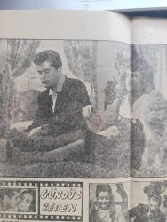 Son Saat Gazetesi - 1 Mayıs 1963 - Haldeki Milyonluk Oyun Başkan Necdet Uğur'un işe el koyması bekleniyor - Bakırköy Akıl Hastanesinde Napolyon Tablosu - Dış memleketlere gitmek için 96 bin işçi sıra bekliyor - Bahar Bayramı Emirgan korusu'nda büyük neşe içinde kutlandı fotoğraf - trafik kazası geçiren Lale Oraloğlu mucize kabilinden kurtuldu fotoğraf - Makarios İle Doktor Fazıl Küçük görüştü - Krutçef İle Fidel Castro arasındaki görüşme çok samimi geçmiş - hür dünyada 1 Mayıs - basketbolda Galatasaray Fenerbahçe karşı karşıya - atletizm milli takımı gidiyor - Garbis Zakaryan Nakavt oldu - sanatkar kardeşler Çalıkuşları Şehzadebaşı Kulüp Sinemasında - Foto Sema - edebiyatçılar birliği'nin edebiyat gecesi - Tamer Yiğit Türkan Şoray çapkın Kız filminde fotoğraf - Muhterem Nur ve Ahmet Mekin gurbet yolcularında fotoğraf - Göksel Arsoy fotoğraf - Fatma Girik ve Orhan Günşiray bir hizmetçi kızın hatıra defterinin sahnesinde fotoğraf - Suphi Kaner iyileşti - Dünyada ilk televizyon festivali