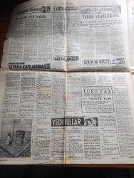 Gece Postası Gazetesi - 17 Ekim 1954 - ihtikarla mücadele mevzuunda yeni bir tasarı hazırlandı - ihtikar yapanın malları müsadere edilerek idam cezası verilecek - tiryakilere müjde hipnotizma ile sigara terk ediliyor - Yugoslav milli takımı ile sarajevo'da karşılaşıyoruz Fotoğraflar - nota bilmeyen Batı müzisyenlerine ders - dünya güzeli seçimi - muhtar seçimleri hazırlığı - günün perdesinde karagöz ile hacivat yazan Çelebi - Sende mi Brütüs Yazan Murat Sertoğlu - Üsküdar tramvaylarına vekalet el koydu fotoğraf - Sabite Tur ve Gönül Yazar İstanbul'un Nezih aile salonu Turkuazda - kaçın Türkler geliyor filmi İnci ve Taksim sinemasında - Basri Dirimlili yine sol bek olarak vazifelendirildi Fotoğrafı - Haf olarak çağrılan fakat sol içi oynayacak fenerbahçe'li Mehmet Ali Has Fotoğrafı - beşiktaşlılarla takviye edilen Fenerbahçe Galatasaray Adalet karmasıyla oynuyor - dün geceki güreşler Almanlar 4 Kasımpaşa 4 - Turgay Şeren Lefter Küçükandonyadis milli formayla fotoğraf
