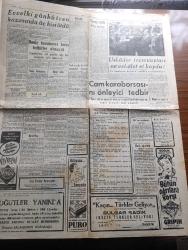 Gece Postası Gazetesi - 17 Ekim 1954 - ihtikarla mücadele mevzuunda yeni bir tasarı hazırlandı - ihtikar yapanın malları müsadere edilerek idam cezası verilecek - tiryakilere müjde hipnotizma ile sigara terk ediliyor - Yugoslav milli takımı ile sarajevo'da karşılaşıyoruz Fotoğraflar - nota bilmeyen Batı müzisyenlerine ders - dünya güzeli seçimi - muhtar seçimleri hazırlığı - günün perdesinde karagöz ile hacivat yazan Çelebi - Sende mi Brütüs Yazan Murat Sertoğlu - Üsküdar tramvaylarına vekalet el koydu fotoğraf - Sabite Tur ve Gönül Yazar İstanbul'un Nezih aile salonu Turkuazda - kaçın Türkler geliyor filmi İnci ve Taksim sinemasında - Basri Dirimlili yine sol bek olarak vazifelendirildi Fotoğrafı - Haf olarak çağrılan fakat sol içi oynayacak fenerbahçe'li Mehmet Ali Has Fotoğrafı - beşiktaşlılarla takviye edilen Fenerbahçe Galatasaray Adalet karmasıyla oynuyor - dün geceki güreşler Almanlar 4 Kasımpaşa 4 - Turgay Şeren Lefter Küçükandonyadis milli formayla fotoğraf