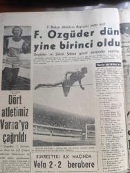 Vatan Gazetesi - 29 Haziran 1959 - Ankara konuşmaları yazan Ahmet Emin Yalman Başmakale - yurttaki CHP kongrelerinde iktidar şiddetle tenkit edildi - CHP meclis üyesi Feridun Ergin dünkü kongrede konuşurken fotoğraf - Türk Yunan görüşmeleri - Fatin Rüştü Zorlu dün gitti - Türkiye gazeteciler sendikası Federasyonu Başkanı Mesut Özdemir dedi ki şartlı bir affa asla taraftar değiliz - İsmet İnönü bugün geliyor - solcular Kıbrıs'ta müstakil Türk belediyeleri istemiyor - Piyanist Ayşe Gül Sarıca'nın başarısı - tütün zamanı yazan Necati Cumalı Yazı Dizisi - Yıldız Teknik okul mezunları yüksek mühendis olabilecek - İsrail'de Ben Gurion partileri istifa ile tehdit etti - Bakali n'olacak yazan Oktay Akbal - Noyan Amca dert dinliyor - Fenerbahçe atletizm Bayramı sona erdi - Fahri Özgüder dün yine birinci oldu Fotoğrafı - Dört atletimiz varna'ya çağrıldı - Gül Çıray formda Fotoğrafı - Fenerbahçe'de Can Bartu antrenör Molnar'a darıldı - Feriköy Kongresi fotoğraf - Fenerbahçe seleksiyon komitesi