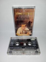 Kaset Robbie Williams swing when you're winning albümü. Orijinal. kaset sorunsuz çalışıyor. kartonetin sayfaları birbirine yapışık.