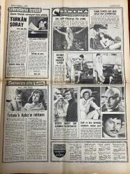 HAFTA SONU GAZETESİ DOĞUM GÜNÜ HEDİYESİ - 30 AĞUSTOS 1970 -TAM TAKIM 8 SAYFADIR -  Fatma Girik-Mine Mutlu-Zerrin Arbaş-Ayşecik-Menduh Ün-Nebahat Çehre-Tanju Okan-Zeki Müren-Fatma Karanfil-Gülsel Arsoy-Nuri Sesigüzel-Piraye Uzun-Saime Sinan-Özdemir Erdoğan-Selda Alkor-Erkin Koray-Barış Manço-Hümeyra-Mick Jagger-Sadettin Işık-Nilgün Ceyhan-Şükran Ay-Nursel Ünsal-Ali Avaz-Zeki Çetin-İsmet Nedim-Türkan Şoray-Zeki Tükel-Ewa Aulin-Tyrone Power-Brigitte Bardot-Charles Bronson-Yul Brynner-Azmi Nihad-Ayfer Sokullu-Kerim Can-Lalezar Talu-Bülent Ersoy-Ferdi Tayfur-Hilmi Topaloğlu-Meral Konrat-Nigar Uluer-Neslihan Şimşek-Gülbin Kılıç-Füsun Tarhan- Fazla çalışan Fatma Girik 10 kilo birden verdi-Şöhretli yıldızlar Mine Mutlu’yu aforoz etti-Ayşecik adını Menduh Ün’le barıştırdı-Nebahat Çehre Tanju Okan’a âşık oldu-Bu ısrar neden-8 milyonluk gürültülü şehir Mexico City-Fatma Karanfil Kova burcunda dünyaya gelmiş-Piraye Uzun su altında-Saime Sinan karakolda -Ö. Erdoğan-Yeni çıkan plaklar listesi