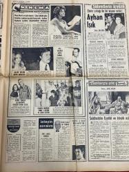 HAFTA SONU GAZETESİ DOĞUM GÜNÜ HEDİYESİ - 16 AĞUSTOS 1970 - TAM TAKIM 8 SAYFADIR -Sevda Ferdağ-Hülya Koçyiğit-Hülya Darcan-Zeki Müren-Ediz Hun-Mine Mutlu-Şükrü-Peri Han-Ajda Pekkan-Sevim Tanürek-Oya Peri-Esin Afşar-Yalçın Gülhan-Timur Selçuk-Modern Folk Üçlüsü-Sadettin Işık-Nuri Sesigüzel-Turhan Topper-Alain Delon-Claudia Cardinale-Paul Newman-Jeanne Moreau-Lee Marvin-Charles Bronson-Ayhan Işık-Zeki Tükel-Azmi Nihad-Cevdet Çağla-Feri Cansel-Kerim Can-Selahattin Sarıkaya-Mürüvvet Kekilli-Halil Arabaoğlu-Bedia Akartürk-Metin Pala- Altın Ses ödülleri Yıldızlar Balosu’nda veriliyor-Sevda Ferdağ kaleci Şükrü’yü dava ediyor-Hülya Koçyiğit mahkemelik oldu-Genç yıldız Hülya Darcan zehirlendi-Mine Mutlu evlenmekten caydı-Kelajlık yüzünden üç sanatçı işinden oldu-Ajda Pekkan ülser oldu-Aysel Tanyü’nün ayakları kırıldı-Yalçın Gülhan Roma’ya gitti-Modern Folk Üçlüsü ve Timur Selçuk-Radyoya cephe alan bestekârlar-Dean MartinGina Lollobrigida -Yeni çıkan plaklar listesi
