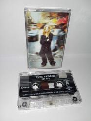 Kaset Avril Lavigne let go albümü. Kaset, kartonet hepsi orijinal tertemiz sorunsuz koleksiyonluk