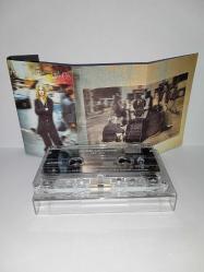 Kaset Avril Lavigne let go albümü. Kaset, kartonet hepsi orijinal tertemiz sorunsuz koleksiyonluk