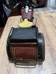 VİNTAGE KOLEKSİYONLUK DEKORLUK TENEKE EL YAPIMI MOTOR UZUNLUK 43 CM  YÜKSEKLİK 21 CM ARKADAN EN 18CM